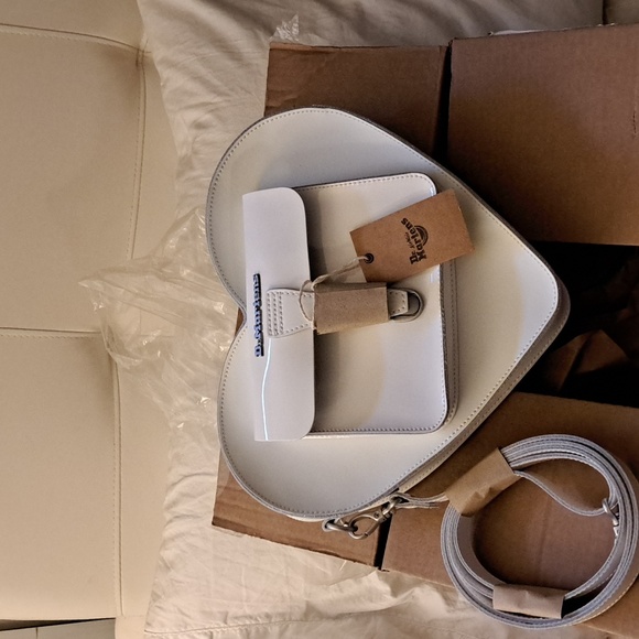 NWT DOC MARTEN WHITE HEART LEATHER BACKPACK LARGE - Picture 7 of 8